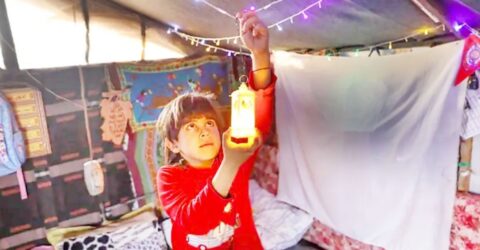 ধ্বংসস্তূপ ও খাদ্য সংকটের মধ্যেই গাজাবাসী রমজান উদযাপন করেন