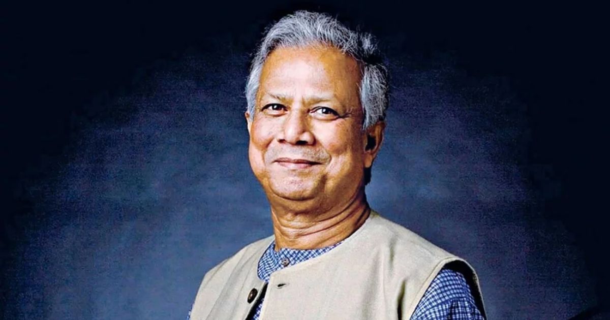 ড. ইউনূস লাল পাসপোর্ট হস্তান্তর করেছেন