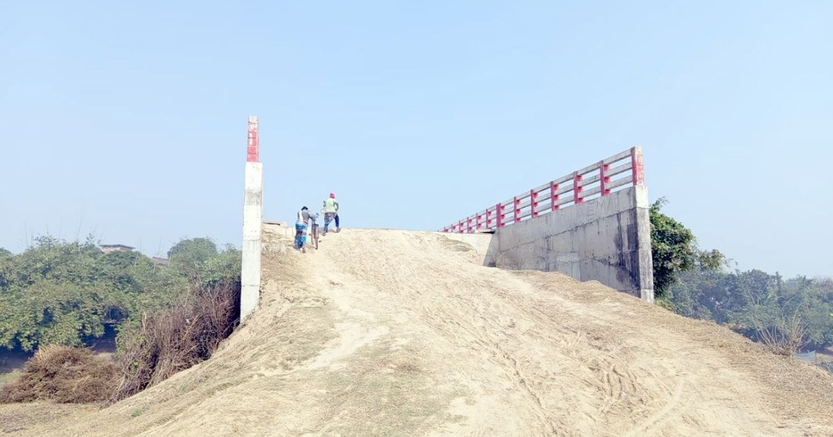 সংযোগ সড়কের অভাবে ৩ বছরেও সরকারি সেতু এখনো অপ্রযুক্তে, লাখো মানুষের ভোগান্তি অব্যাহত