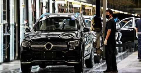 নিষেধাজ্ঞা কাটিয়ে চীন হয়ে রাশিয়ায় বিদেশি গাড়ির ব্যাপক বিক্রি: বিকল্প বাণিজ্যপথের সফলতা