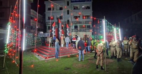 বাউফলে শহীদ মিনারে আলোকসজ্জাকে কেন্দ্র করে বিতর্ক