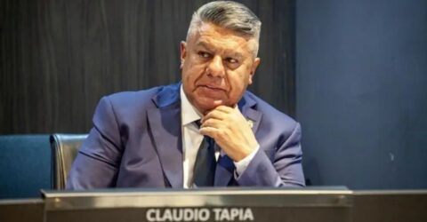 আর্জেন্টিনা ফুটবল অ্যাসোসিয়েশনের সভাপতি ক্লদিও তাপিয়াকে দেশত্যাগে নিষেধাজ্ঞা