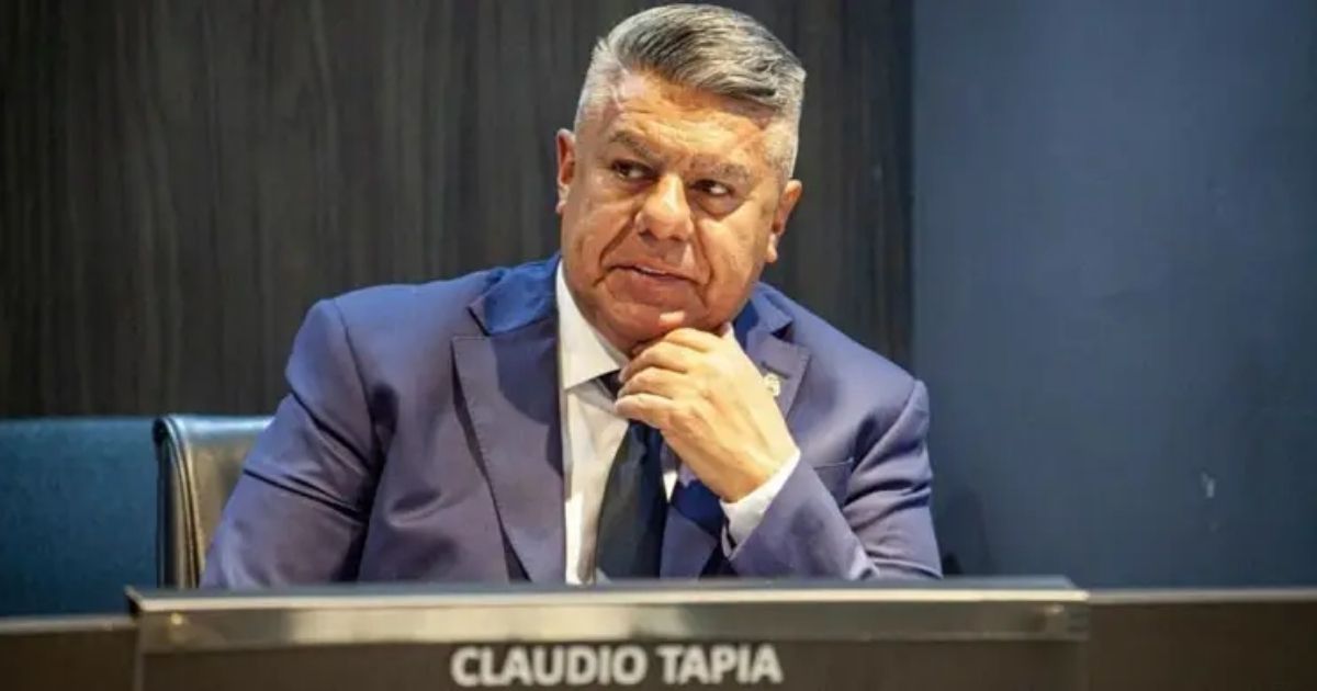 আর্জেন্টিনা ফুটবল অ্যাসোসিয়েশনের সভাপতি ক্লদিও তাপিয়াকে দেশত্যাগে নিষেধাজ্ঞা