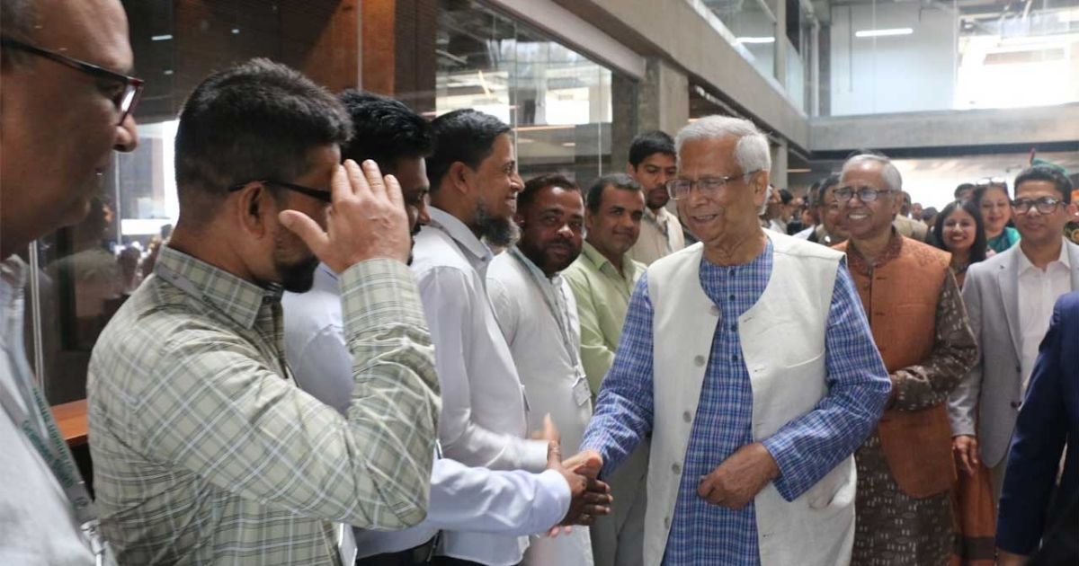 ড. ইউনূস পুরনো কর্মস্থলে ফেরত