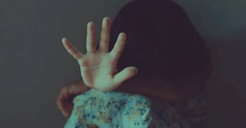 রূপগঞ্জে কাঞ্চন পৌরসভার ১২ বছরের শিশুকে ধর্ষণ ধরণা