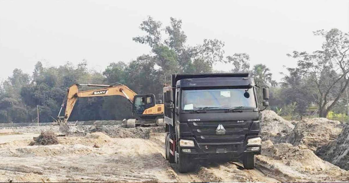 বালু উত্তোলনের জন্য ১ লাখ টাকা জরিমানা দন্ড