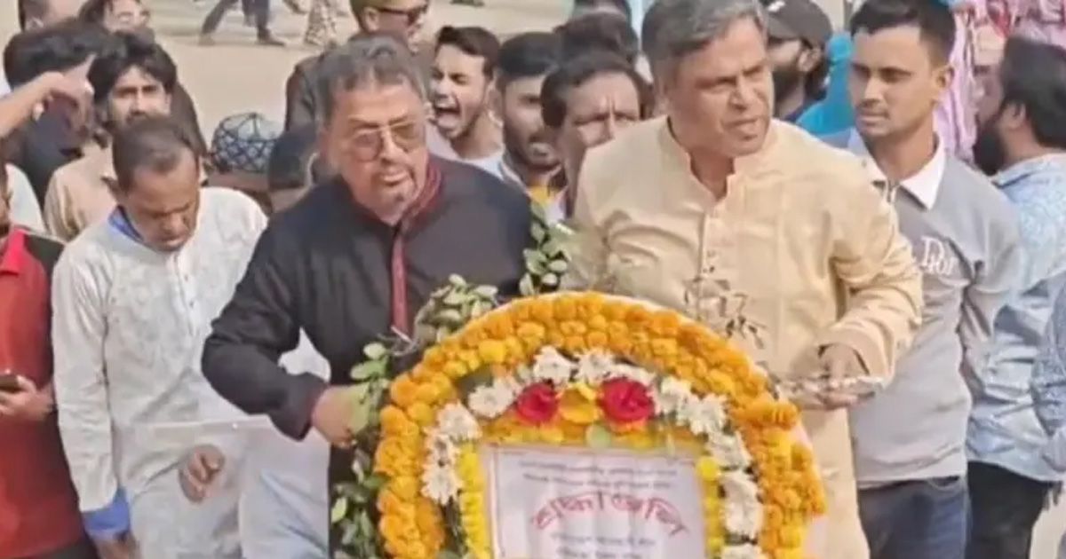 শহীদ মিনারে ‘জয় বাংলা’ স্লোগানে মিছিল, দুই আওয়ামী লীগ নেতা আটক