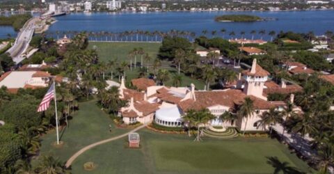 ট্রাম্পের বাসভবনে প্রবেশের চেষ্টা করে সশস্ত্র যুবক নিহত