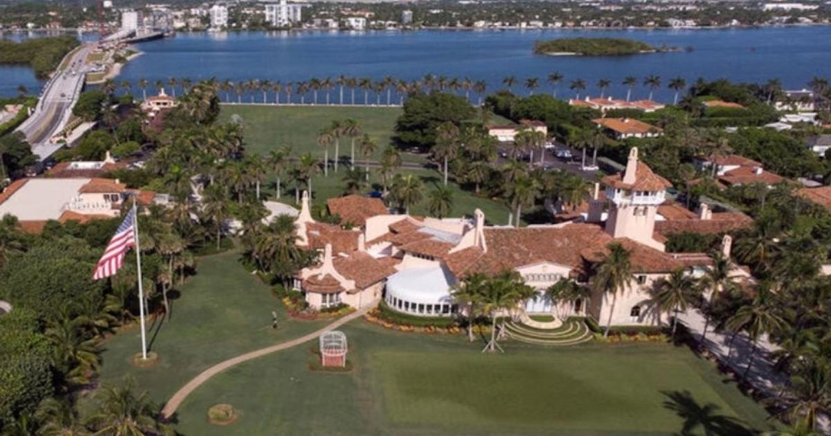 ট্রাম্পের বাসভবনে প্রবেশের চেষ্টা করে সশস্ত্র যুবক নিহত