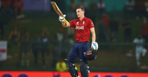 হ্যারি ব্রুকের দুর্দান্ত সেঞ্চুরিতে ইংল্যান্ডের সেমিফাইনালে পৌঁছানো