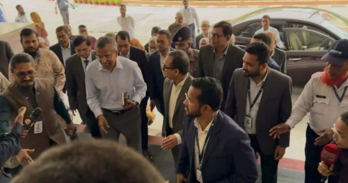 নতুন গভর্নর মো. মোস্তাকুর রহমান বাংলাদেশ ব্যাংকে যোগদান করেছেন