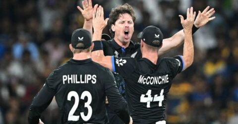 শ্রীলঙ্কাকে হারিয়ে নিউজিল্যান্ডের সেমিফাইনালের পথে এগিয়ে যাত্রা, লঙ্কানরা বিদায় বিশ্বকাপ থেকে