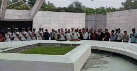 জিয়াউর রহমান ও খালেদা জিয়ার সমাধিতে স্পিকার ও ডেপুটি স্পিকারকে গভীর শ্রদ্ধা