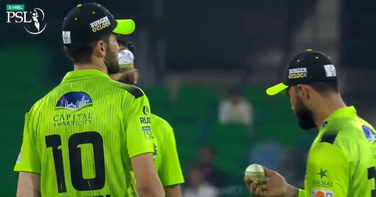 পিএসএলে বল টেম্পারিং বিতর্কে শাস্তির মুখে ফখর জামান, করাচিকে উজ্জীবিত করে জিতল করাচি