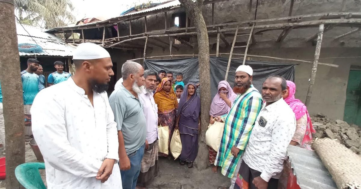 নন্দীগ্রামে অগ্নিকাণ্ডে ক্ষতিগ্রস্ত পরিবারের পাশে পৌর বিএনপির সাধারণ সম্পাদক সুমন
