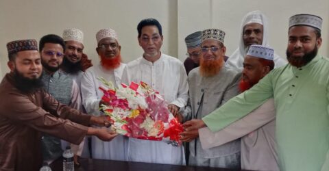 বরগুনায় চীফ হুইপ নূরুল ইসলাম মনি-র সঙ্গে রাজনৈতিক নেতাদের সৌজন্য সাক্ষাৎ