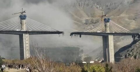 যুক্তরাষ্ট্রের হামলায় ইরানে বৃহত্তম সেতু ধ্বংস, নিহত ৮