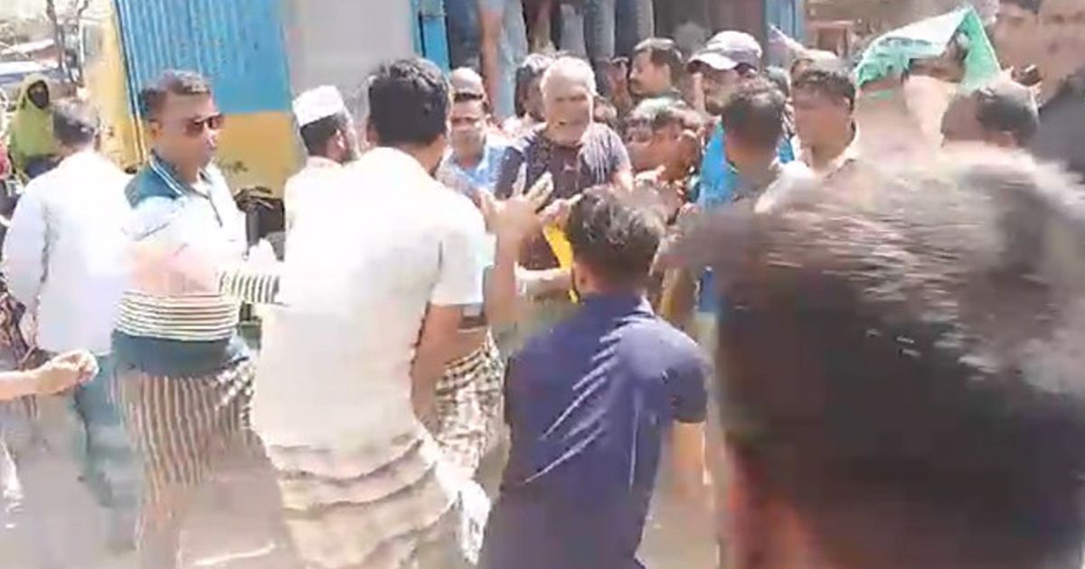 টিসিবির লাইনে দাঁড়িয়ে বাগবিতণ্ডা, যুবককে কুপিয়ে জখম