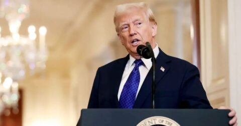 ইরানের জন্য ট্রাম্পের নতুন ডেডলাইন: হর্মুজ প্রণালী উন্মুক্ত করতে হবে মঙ্গলবারের আগে