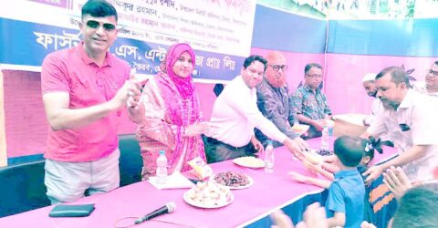 ভৈরবের প্রাথমিক শিক্ষার্থীদের জন্য পুষ্টিকর টিফিন: বনরুটি, ডিম ও কলা বিতরণ শুরু