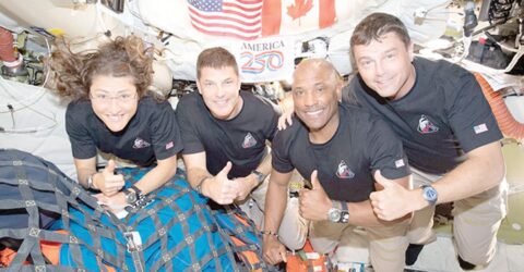 পৃথিবীতে ফিরলেন ৪ নভোচারী