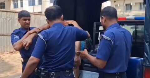 ঘুমন্ত ছেলেসহ ৩ জনকে কুপিয়ে বাবার আত্মহত্যা