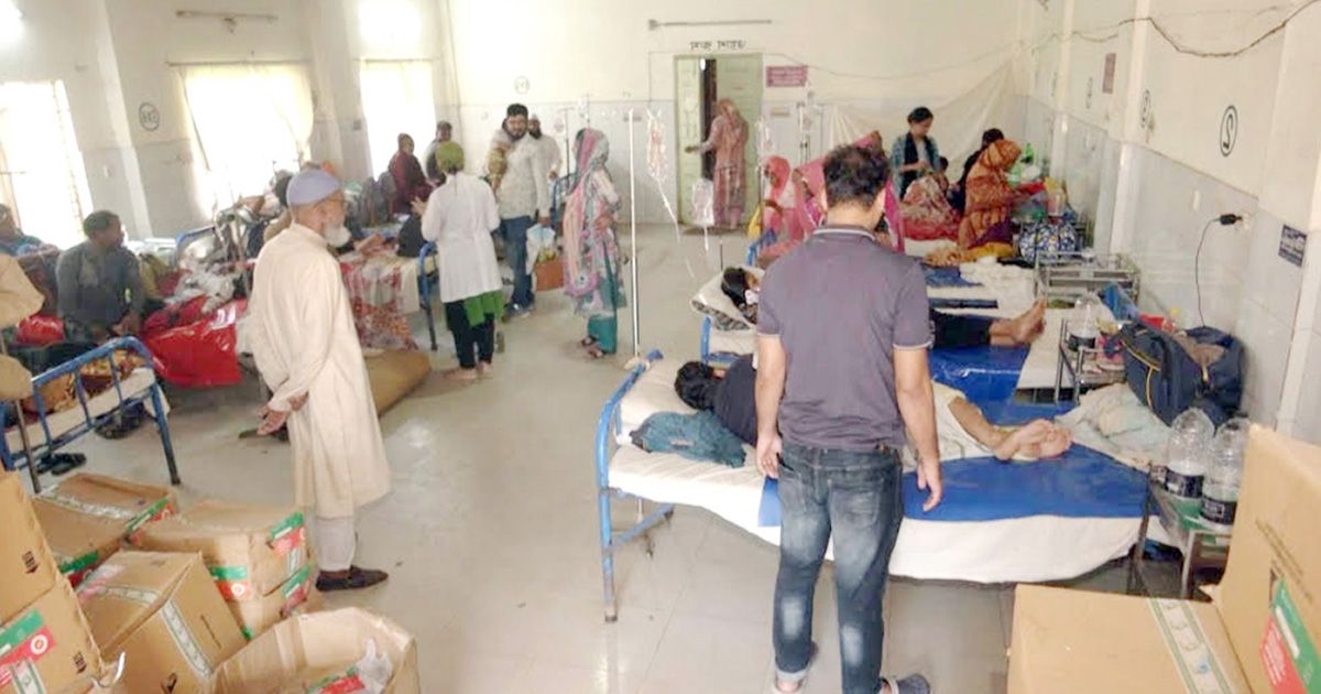 বরিশাল শের-ই-বাংলা মেডিকেল কলেজ হাসপাতালে এক ওয়ার্ডে নারী-পুরুষের চিকিৎসা সমস্যা