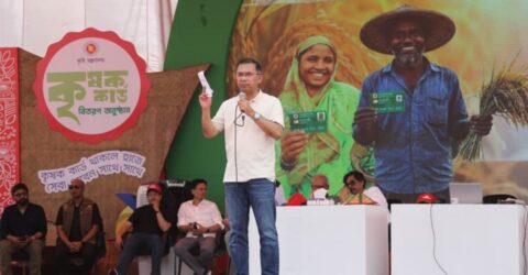 প্রথম দিনেই প্রধানমন্ত্রী কৃষকদের হাতে ‘কৃষক কার্ড’ ও চারা বিতরণ