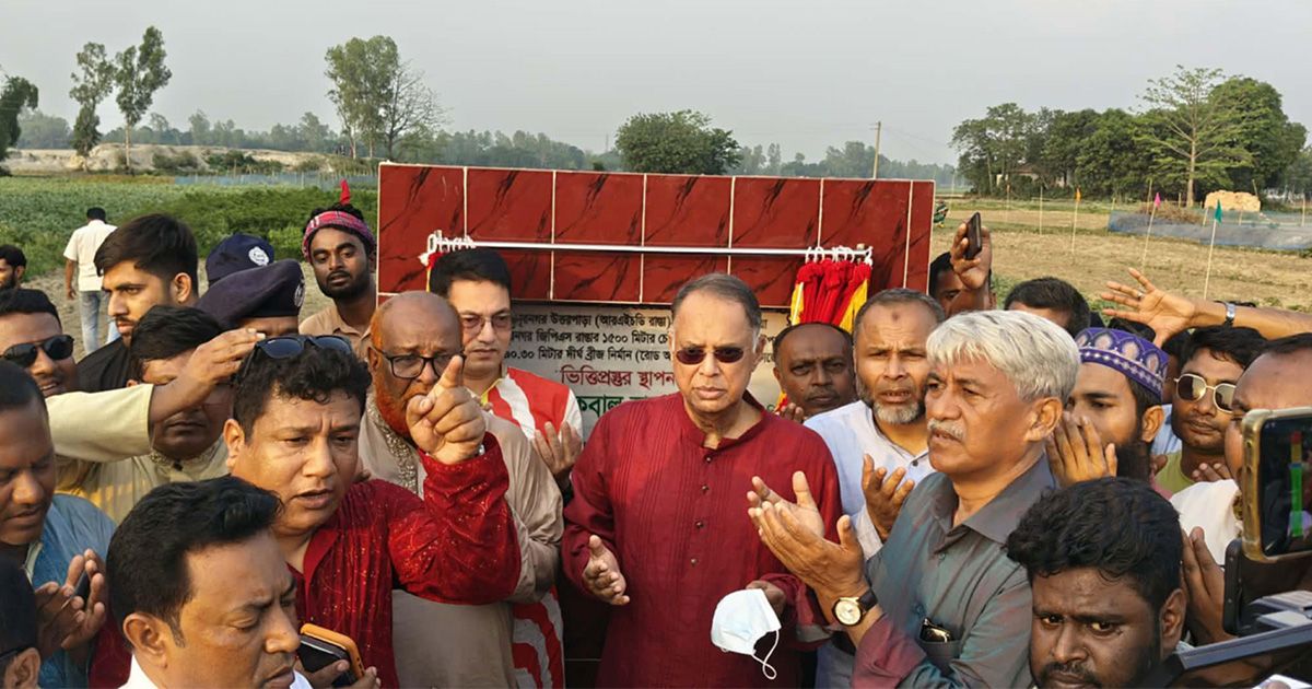 সিরাজগঞ্জে ৩৪ কোটি টাকা ব্যয়ে বিশাল ব্রিজের ভিত্তি প্রস্তর স্থাপন করেন বিদ্যুৎমন্ত্রী