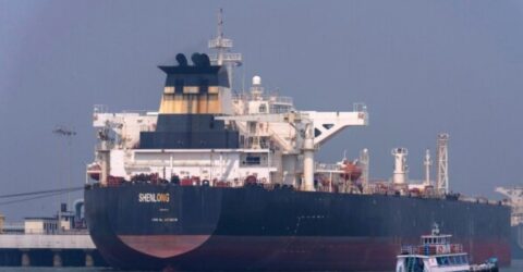 মার্কিন নিষেধাজ্ঞা অগ্রাহ্য করে চীনা জাহাজ হরমুজ প্রণালি অতিক্রম