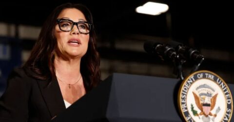 মার্কিন শ্রমমন্ত্রী লরি শ্যাভেজ-ডিরেমার পদত্যাগ করলেন