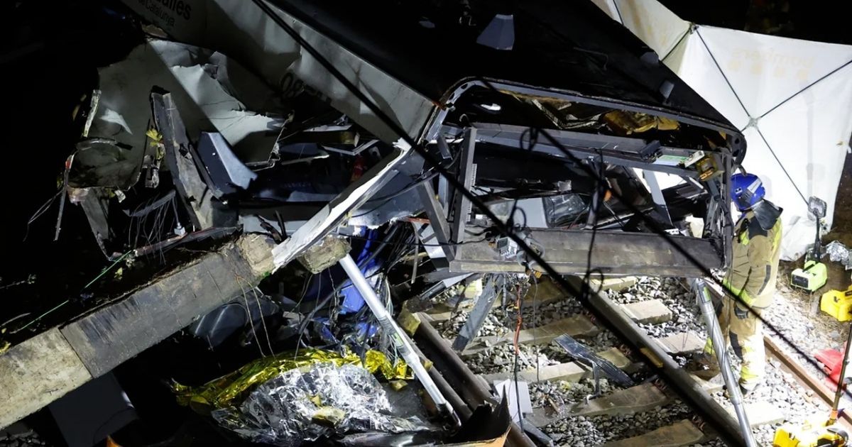 বার্সেলোনায় রেল দুর্ঘটনায় চালক নিহত, আহত বহু