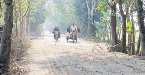 সংকোচিত খানাখন্দেভরা সড়ক, ভোগান্তিতে উত্তরাঞ্চলের মানুষ