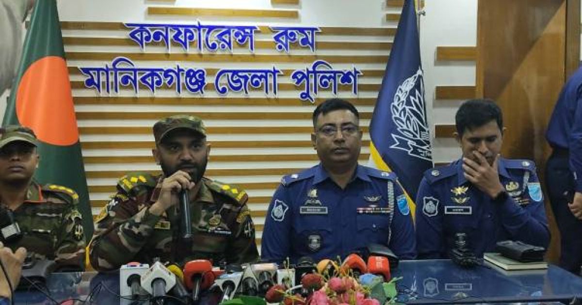 হরিরামপুরে যৌথবাহিনীর অভিযানে পাকিস্তানি অবৈধ রিভলবার-বিস্ফোরক উদ্ধার