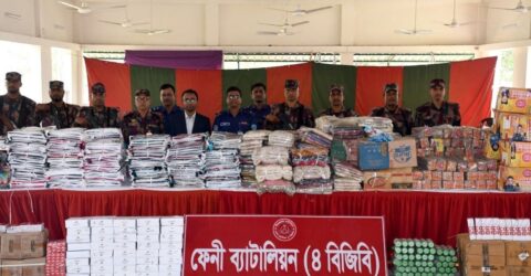 ফেনীর এস.এ কুরিয়ার সার্ভিস থেকে ভারতীয় অবৈধ পণ্য জব্দ, আটক ২