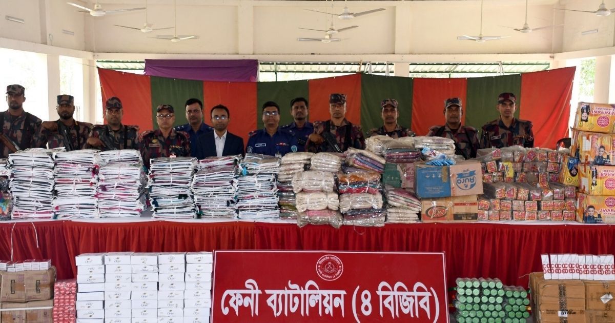 ফেনীর এস.এ কুরিয়ার সার্ভিস থেকে ভারতীয় অবৈধ পণ্য জব্দ, আটক ২