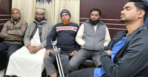 কম্বল দিয়ে ভোট চাইতে গিয়ে জামায়াতের ৫ নেতা আটক, অর্থদণ্ড