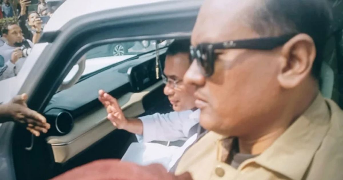 জনতার ভালোবাসায় সিক্ত তারেক রহমান, জুমার নামাজে যাওয়ার পথে কৃতজ্ঞতা প্রকাশ