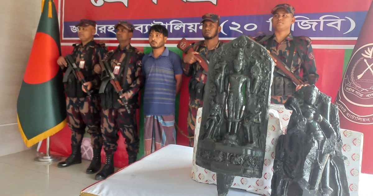 দিনাজপুরে বিজিবির অভিযান: ২৫ কেজি ওজনের দুই কষ্টিপাথরের মূর্তিসহ আটক ১