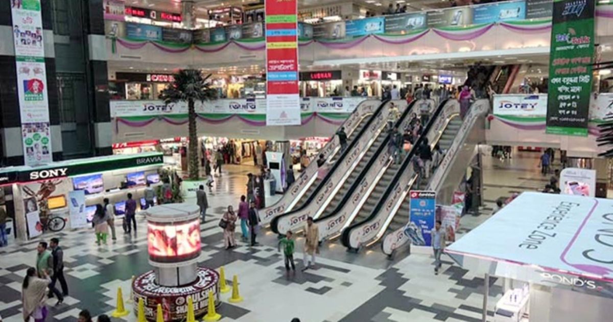 জ্বালানি সাশ্রয়ে মার্কেটে কমানো হচ্ছে আলোকসজ্জা