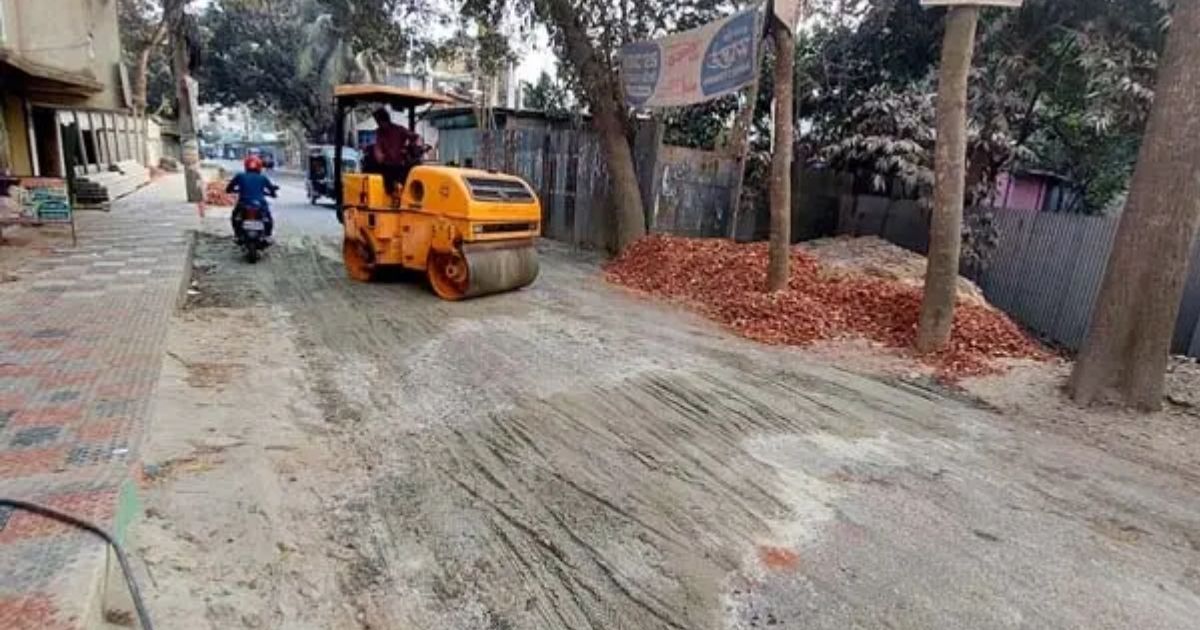 গোয়ালন্দে খানাখন্দে ভরা সড়ক মেরামত শুরু