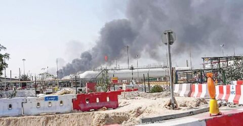 ইরানের জ্বালানি স্থাপনায় ভয়াবহ হামলা, অনড় অবস্থানে তেহরান