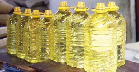 ভোজ্যতেলের কৃত্রিম সংকট, ভোক্তাদের কিনতে হচ্ছে বাড়তি দামে