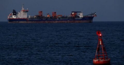 হরমুজ প্রণালিতে মাইন বসাচ্ছে ইরান, ট্রাম্পের হুঁশিয়ারি