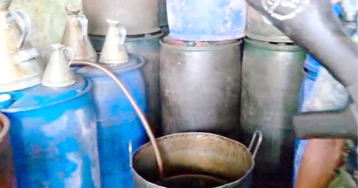 গোয়াল ঘরে মিলল দেড় হাজার লিটার তেল!