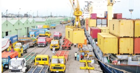 সমুদ্র থেকে সড়কপথে পণ্য পরিবহনে বেড়েছে খরচ