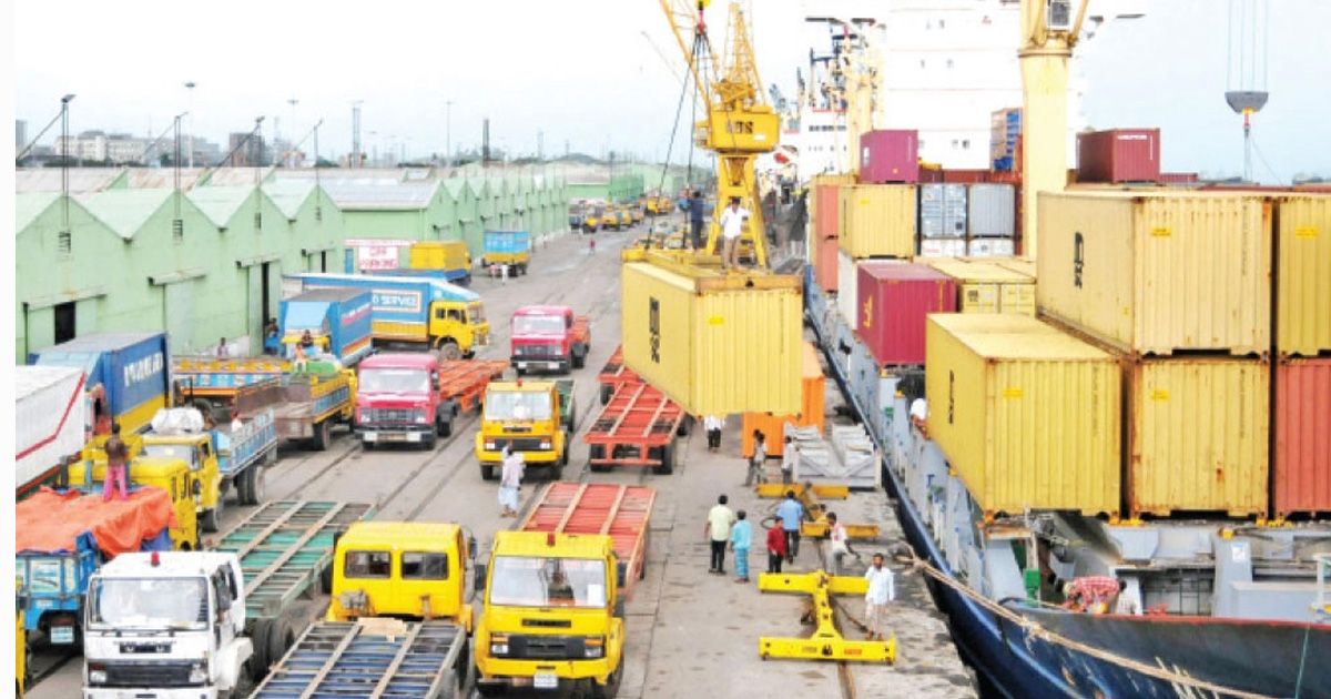 সমুদ্র থেকে সড়কপথে পণ্য পরিবহনে বেড়েছে খরচ