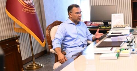 ছুটির দিনেও সচিবালয়ে অফিস করছেন প্রধানমন্ত্রী