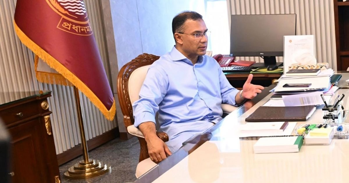 ছুটির দিনেও সচিবালয়ে অফিস করছেন প্রধানমন্ত্রী