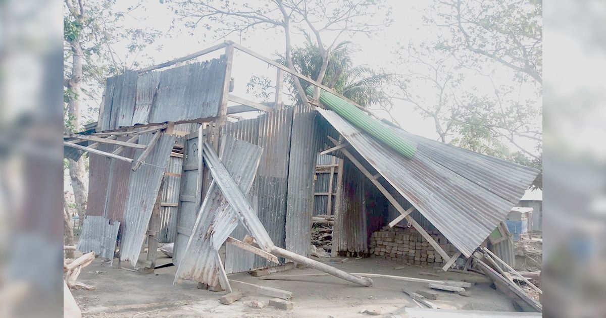 রাতের ঝড় কেড়ে নিলো অর্ধশত পরিবারের ঈদ আনন্দ